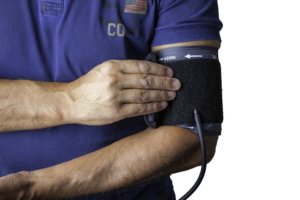 blood-pressure-monitor-1749577_960_720-300×200